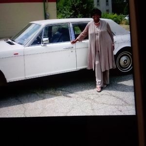 Meet your Posher, Lois